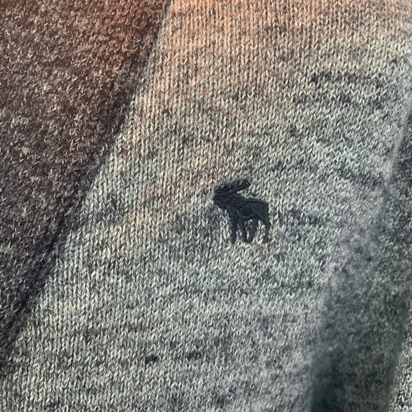 Abercrombie men’s L cardigan gently worn - Picture 5 of 8